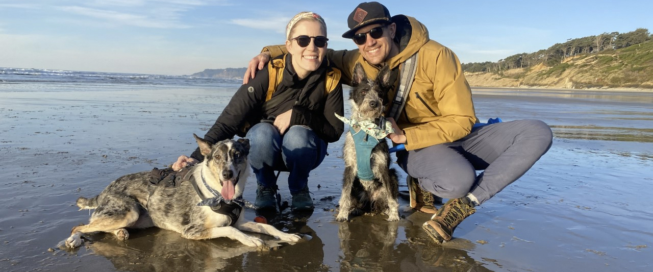 Michelle and Jonathan Bloemers at the Oregon coast with their two dogs