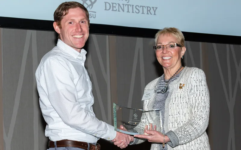 School of Dentistry alumnus is presented with alumni award