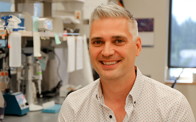Jonah Sacha in his lab